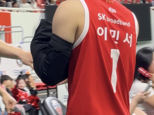 여름이 tweet media