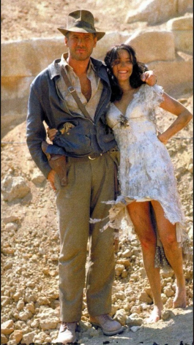 FordFlyers's tweet photo. 1981 was a very good year for #HarrisonFord and #KarenAllen #IndianaJones https://t.co/Ye1s6JYXqR
