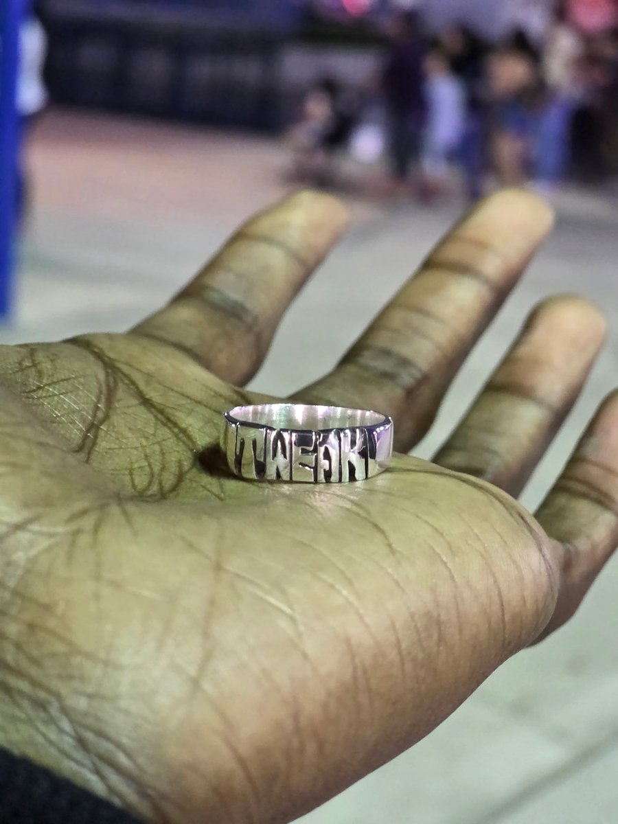damlifecrazy's tweet photo. #newring https://t.co/7ioQURp6uC
