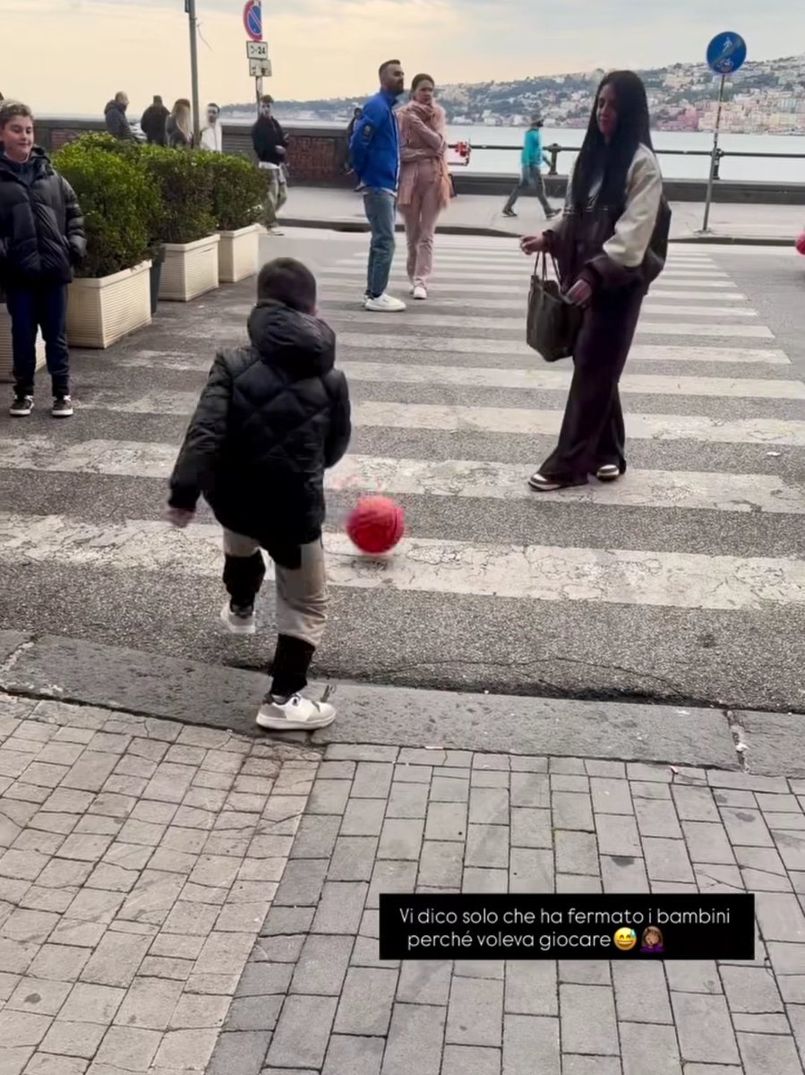 LiberaMente2017's tweet image. Chi è la bimba lì in mezzo??🫠🥹 #perlina #perla