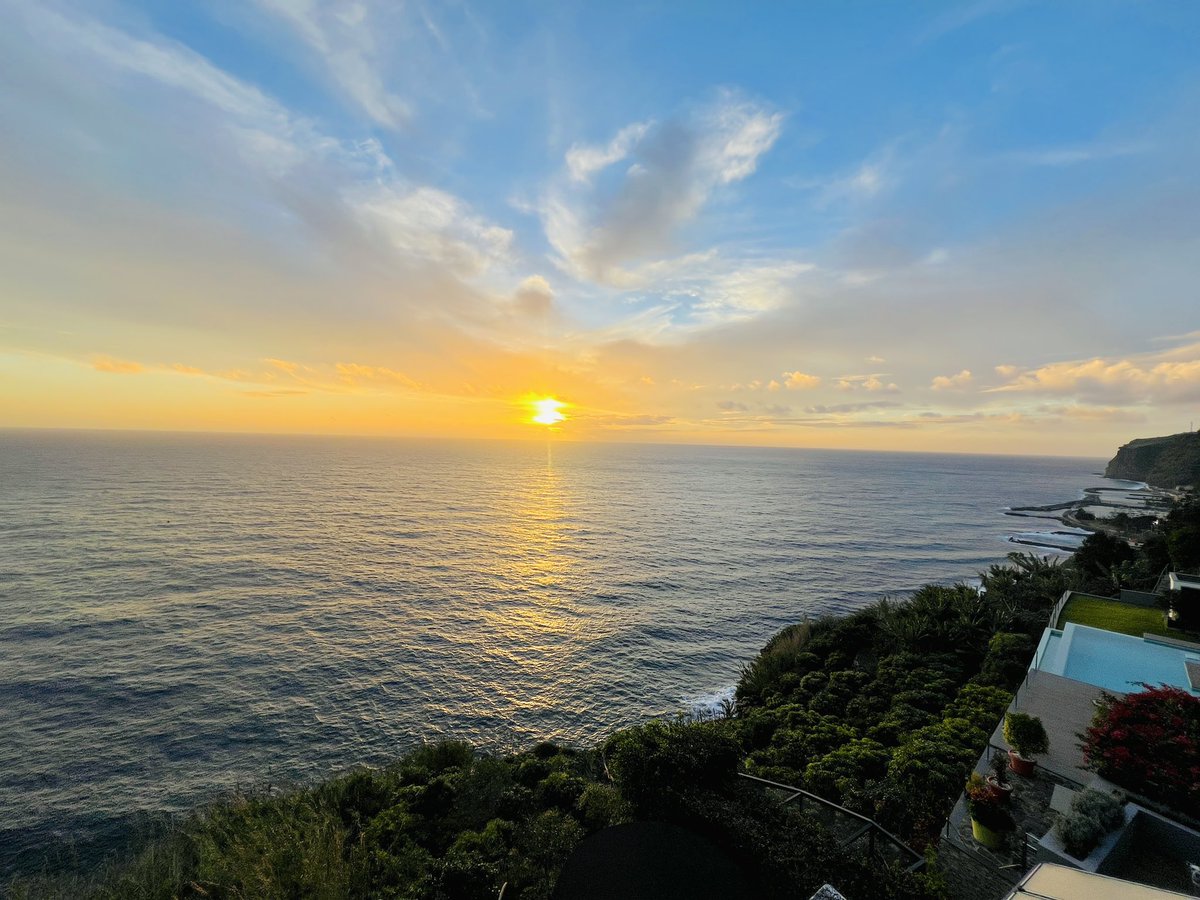 Kevinosjcp1's tweet photo. ISLAND LIFE 🌅😎☀️🌊🤝🌴💫✨🧡🙏🏻 #SunsetHour #SundayVibes https://t.co/Zy8L2wchBK