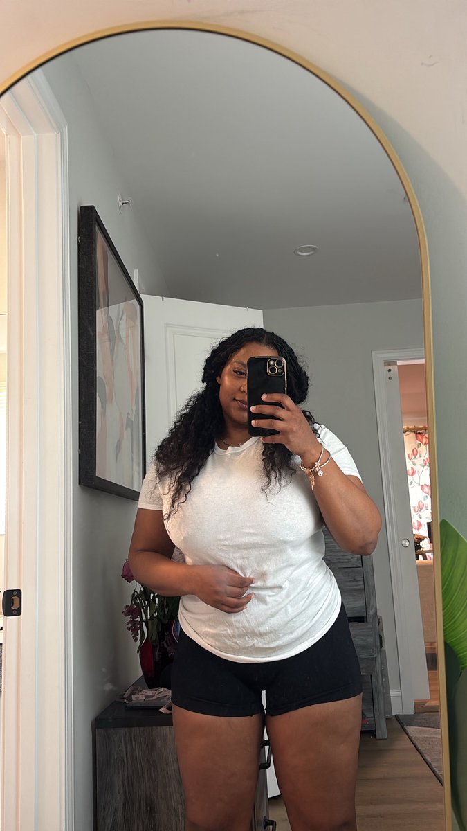 🇯🇲 That-Tiny-Thick-Chick tweet media