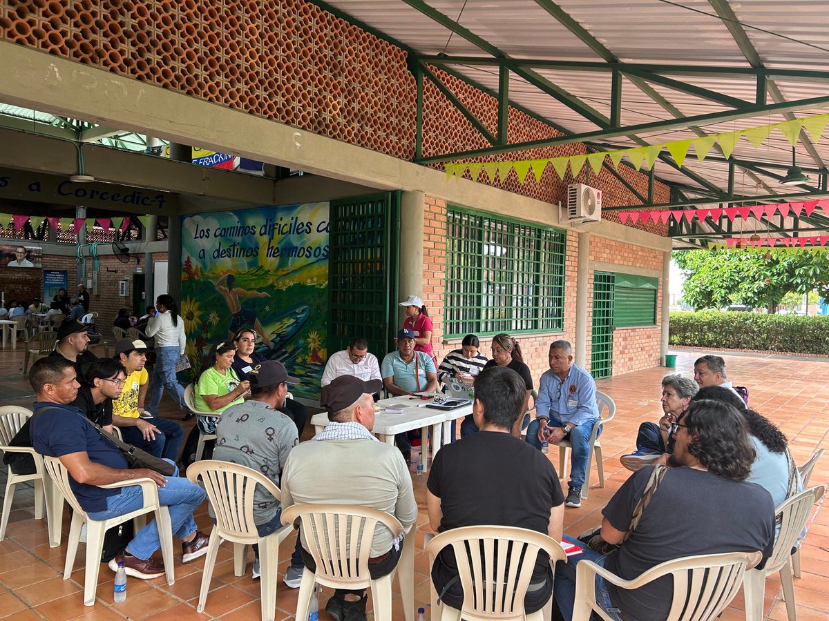 Pensar la transición energética justa, no solo es cambio matriz energética, es escuchar comunidades para planear organizada y democráticamente la transformación del modelo energético. #Barrancabermeja #MagdalenaMedio #TEJ #NoAlFracking