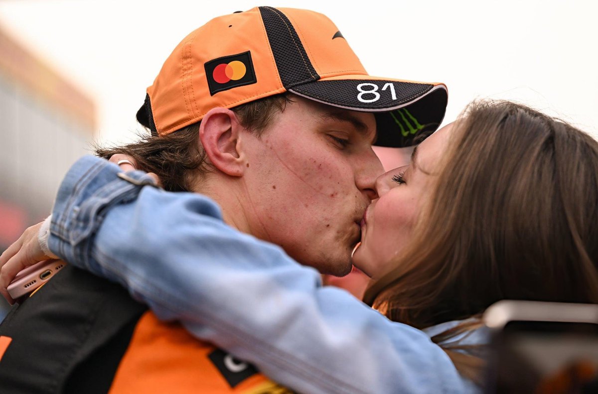 ari 🌸 tweet media