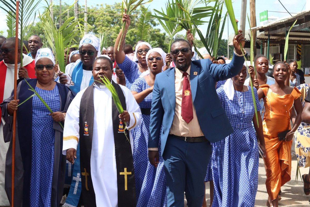 BandaRoberts's tweet image. Palm Sunday is more than a celebration it’s a call to empathy. Beyond the palms and praise lies a deeper truth: to see, feel, and walk with others in love.
Let’s bridge hearts. 💚 #PalmSunday #Empathy #FaithInAction