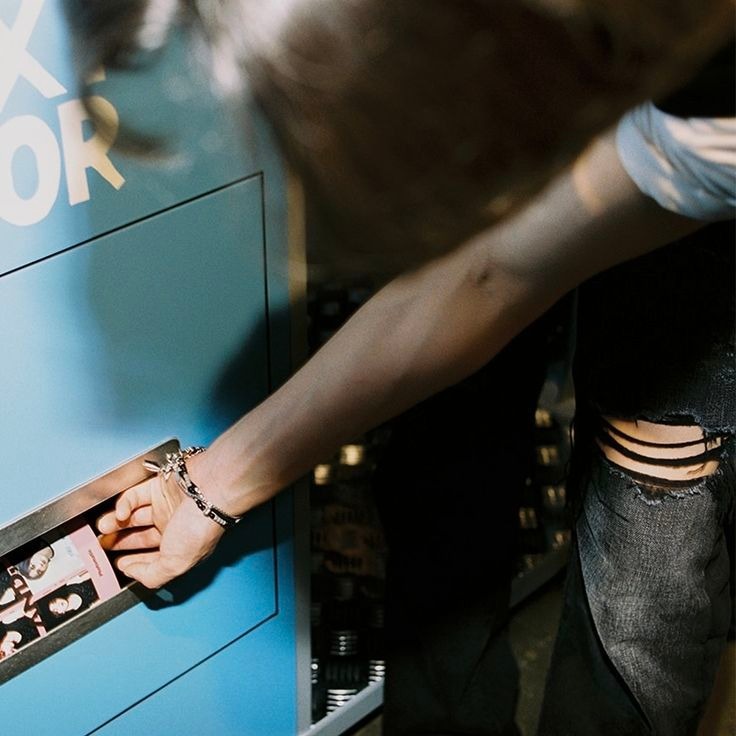 Base umum bisa follow @cornerfess tweet media