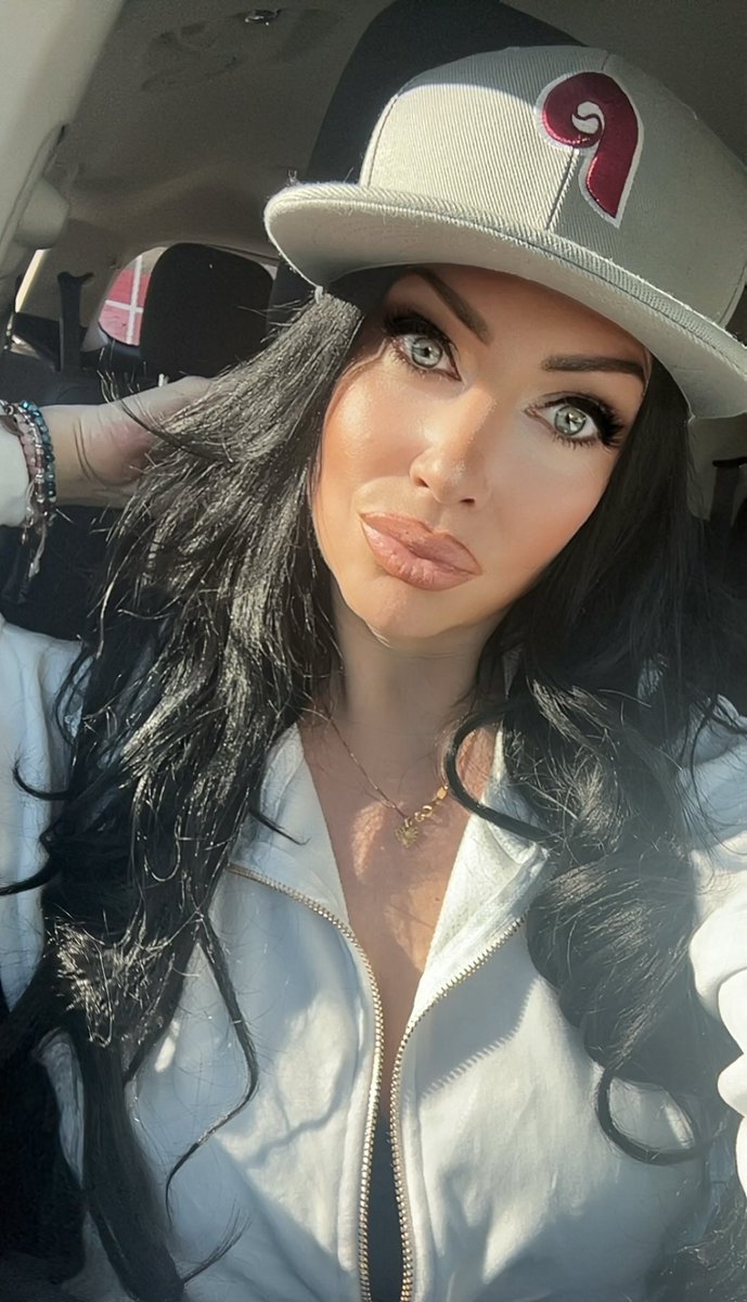 𝕃𝕒𝕕𝕚𝕖𝕤 𝔹𝕣𝕖𝕒𝕜 ℝ𝕠𝕠𝕞 💋 tweet media