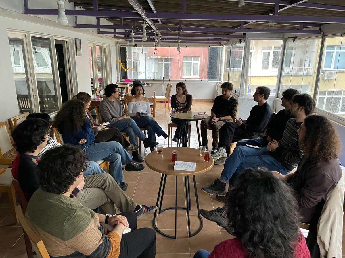 KostebekAkadem1's tweet photo. “Hayatı mümkün kılan umulmayan şeylerdir.”

Edebiyat Atölyesi kapsamında bu hafta sevgili Ursula K. Le Guin’in  Karanlığın Sol Eli kitabı üzerine konuştuk.

Bir sonraki buluşmamızda Milan Kundera’nın Kimlik kitabını tartışacağız. Bekleriz..📚🌱

📅14:00
🕤 5 Nisan
📍Kadıköy https://t.co/fFgPcCNFU0