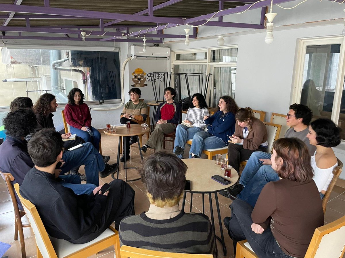 KostebekAkadem1's tweet photo. “Hayatı mümkün kılan umulmayan şeylerdir.”

Edebiyat Atölyesi kapsamında bu hafta sevgili Ursula K. Le Guin’in  Karanlığın Sol Eli kitabı üzerine konuştuk.

Bir sonraki buluşmamızda Milan Kundera’nın Kimlik kitabını tartışacağız. Bekleriz..📚🌱

📅14:00
🕤 5 Nisan
📍Kadıköy https://t.co/fFgPcCNFU0