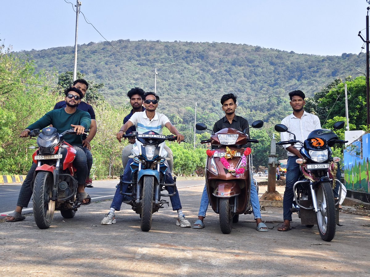 onechinu's tweet photo. happiness squad 😊 𐦂𖨆𐀪𖠋 .
#friendsvibes #baruneihill https://t.co/MCAQQNHwmu