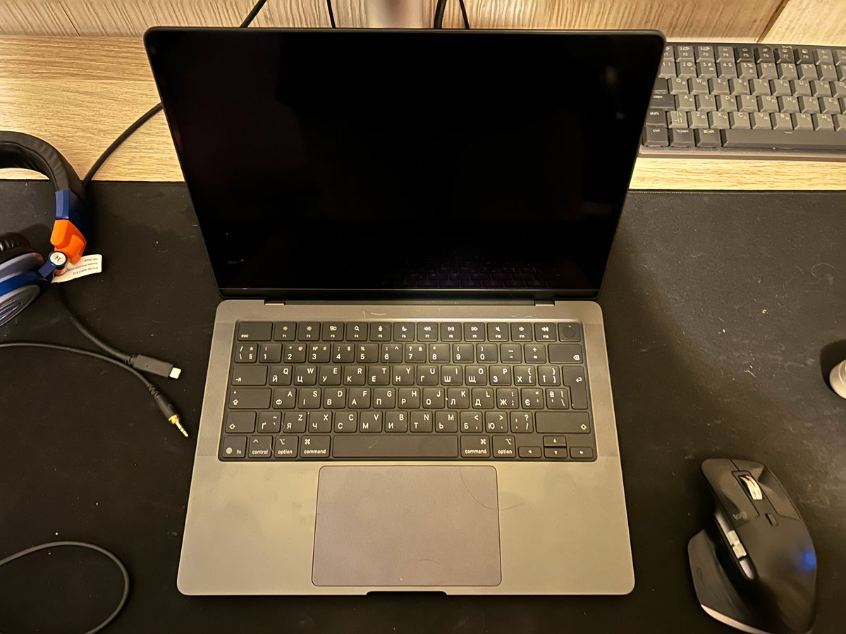 Сталося диво і бог поміг купить чудову диво книжку на м5 про і 64 гігабайти памʼяті