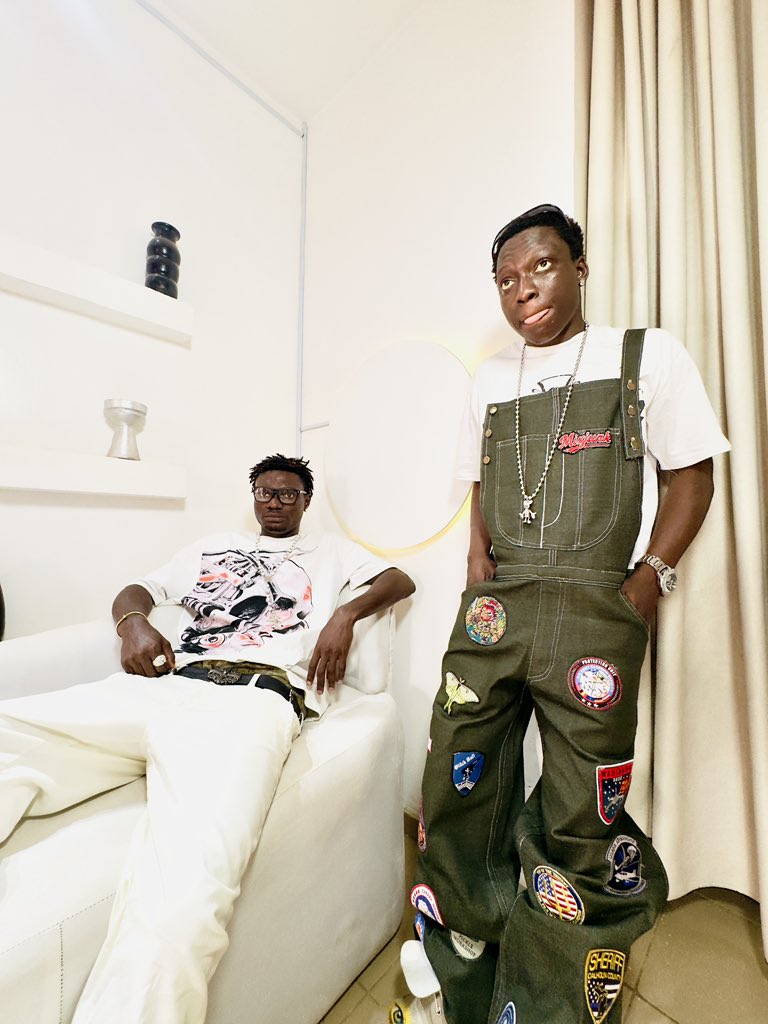 Azeblaze tweet media