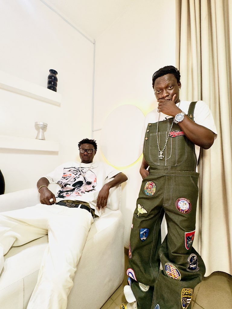 Azeblaze tweet media