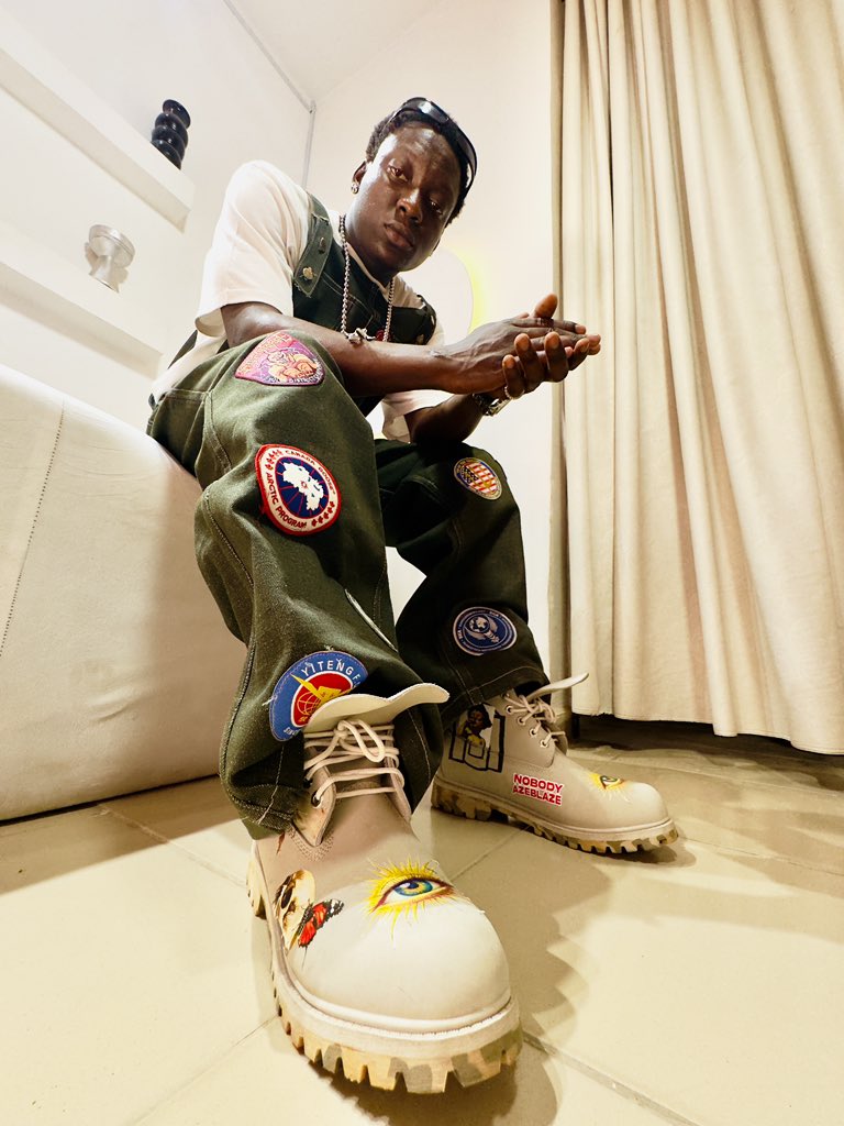 Azeblaze tweet media