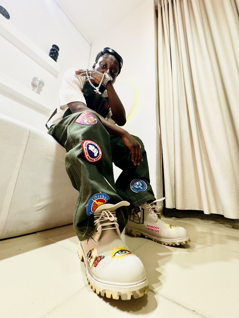 Azeblaze tweet media