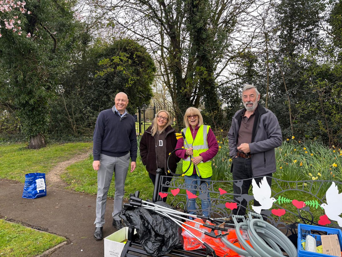 Jon4Twickenham's tweet image. Capturing the community spirit in #Thorpe and collectively making a positive difference in your communities.

#gettingthingsdone