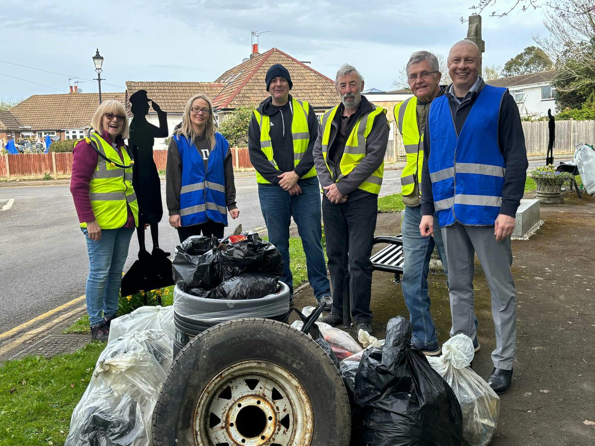 Jon4Twickenham's tweet image. Capturing the community spirit in #Thorpe and collectively making a positive difference in your communities.

#gettingthingsdone