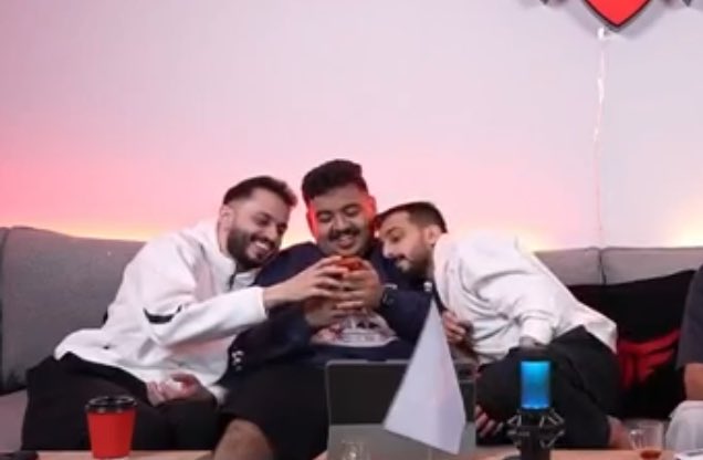 ‏TU FATIMA 🐅 | #هنودي_4مليون tweet media