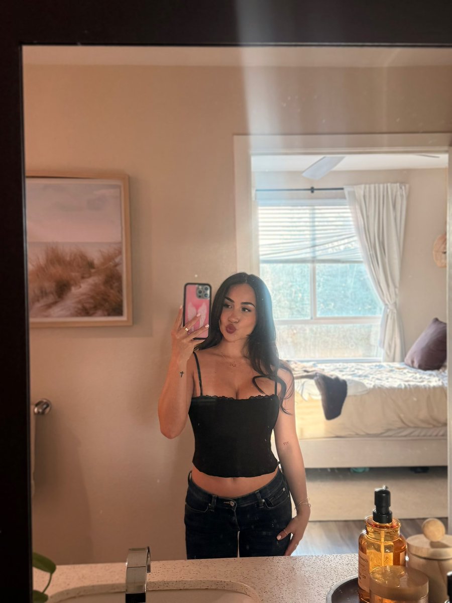Skyee 🍒 tweet media