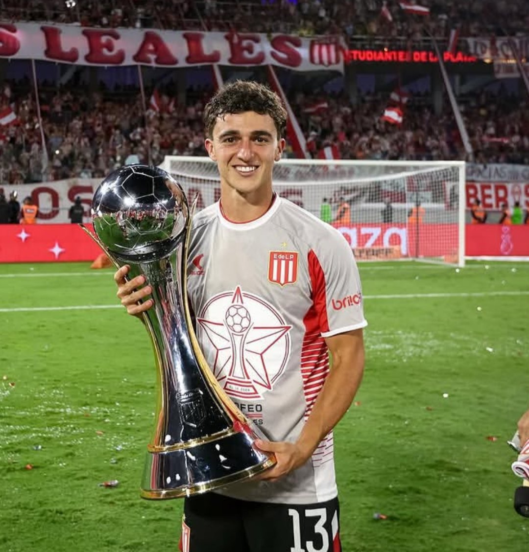Vascobenedetti_'s tweet photo. FELIZ CUMPLE VASCO, JUGADOR 5 VECES CAMPEON CON ESTE MANTO SAGRADO, TE AMAMOS VASCO, ESPEREMOS QUE NO SE QUEDE EN 5 Y SIGAS SUMANDO TITULOS 👏🏾🇦🇹 https://t.co/f54aiFJDuc