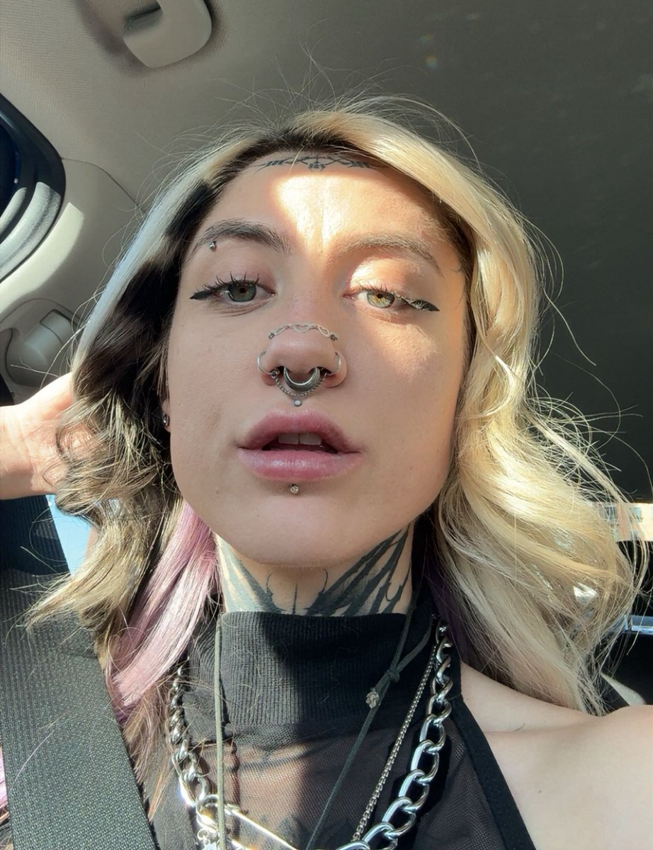 tinkerbelle’sxy goth sis tweet media