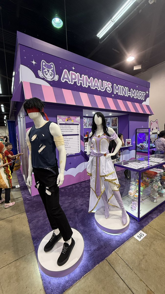 SD_Comic_Con's tweet image. Aphmau’s continures to be a busy spot! Not much time left to snag your favorites #WonderCon
