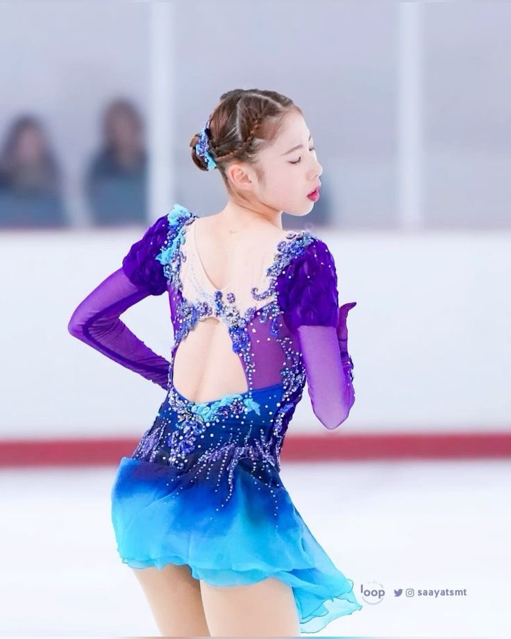 Daily Figure Skating Costumes tweet media