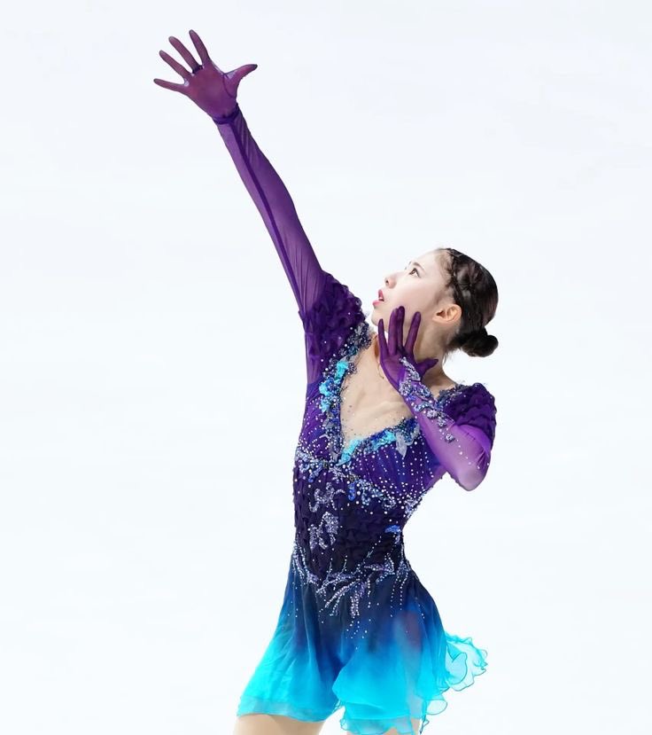 Daily Figure Skating Costumes tweet media