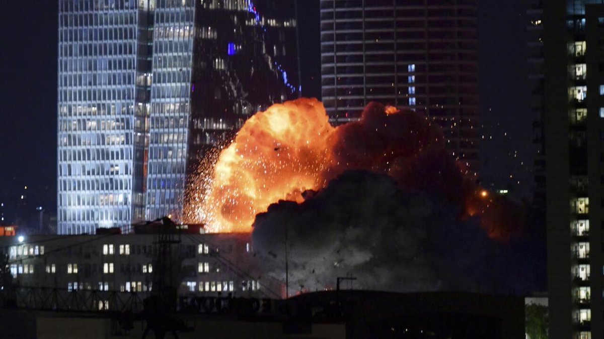 عاجل :دوي انفجارات في الكيان بعد رصد طائرة مسيرة اطلقت من اليمن.