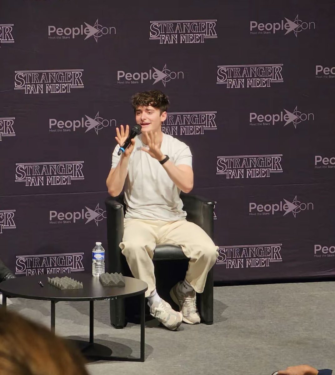 Roxy ✰ tweet media