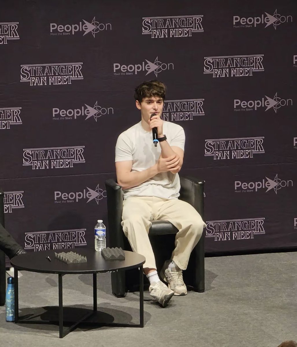 Roxy ✰ tweet media