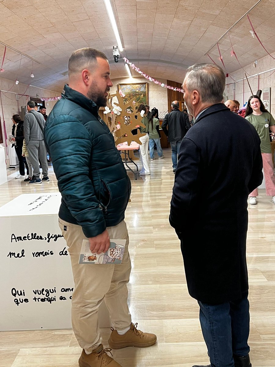 psoeandratx's tweet photo. 🌾 Avui hem visitat la Fira Agrícola i Ramadera.

Tot i la pluja, que ha fet la jornada més descafeïnada, volem reconèixer l’esforç de pagesos, ramaders i expositors.

Des del PSOE Andratx, seguim al costat del nostre sector primari i del producte local. 🌱💪 https://t.co/uTZkXRo69u
