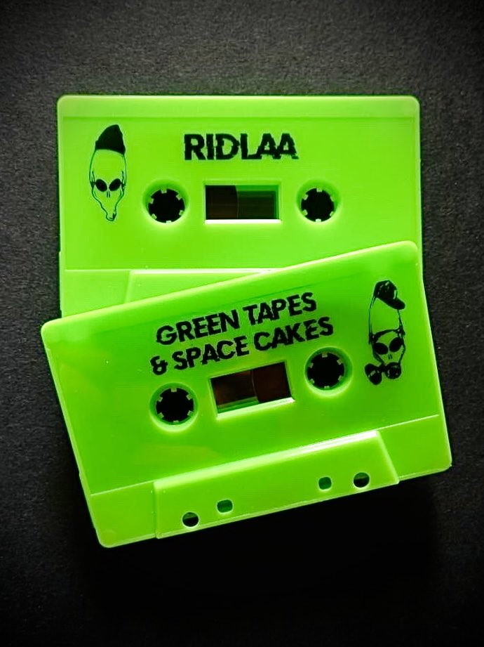 Ridlaapro's tweet photo. Ridlaa - Green Tapes &amp; Space Cakes
Prod. by the legendary @MicallParknsun 
Available to buy now, selling fast!
https://t.co/WXhvWKKR5t
#BrumHour #NewMusicAlert #outnow https://t.co/lA8tgorqNP