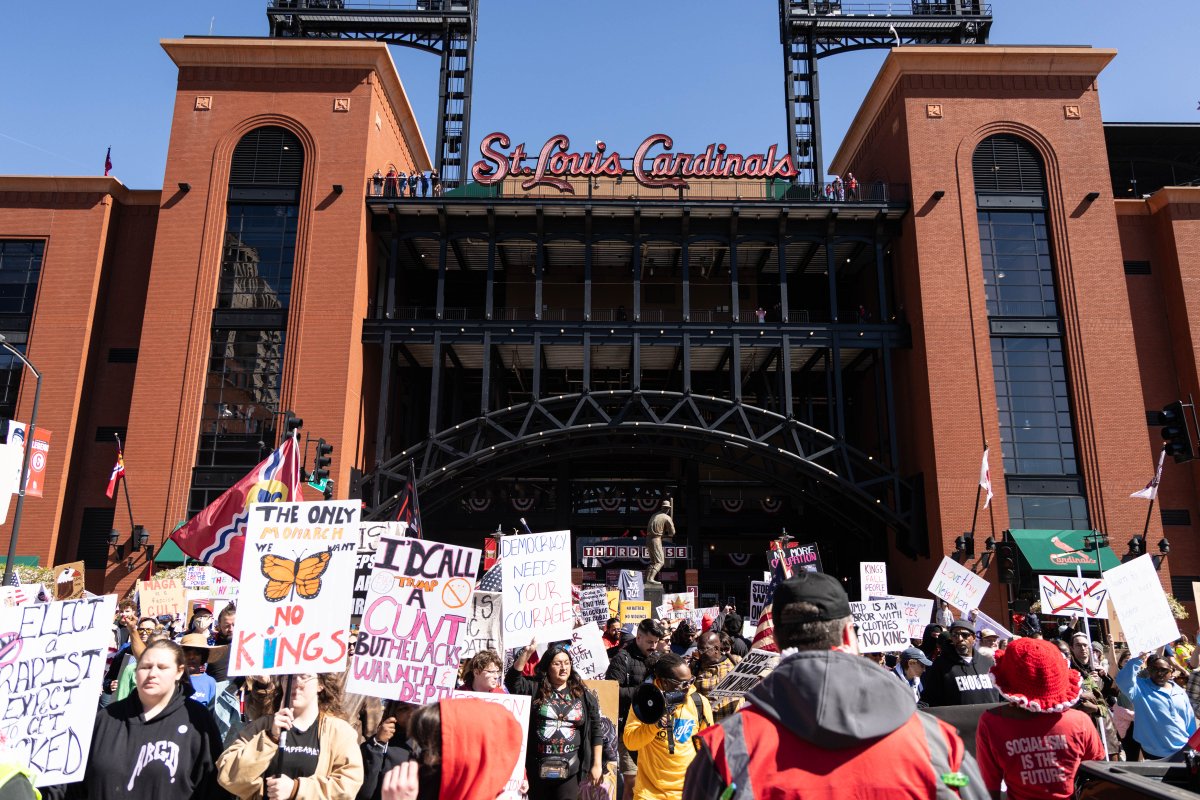 StLouisAmerican's tweet image. 'St. Louis ‘No Kings’ protesters push back on Trump’s power'

🖋 Rod Hicks | The St. Louis American
📸 Lawrence Bryant | St. Louis American

#stlamerican #stlnews #stlouis #NoKings #CivilRights #PoliticalAction #VotingRights 

stlamerican.com/news/local-new…