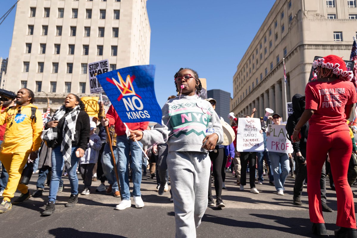 StLouisAmerican's tweet image. 'St. Louis ‘No Kings’ protesters push back on Trump’s power'

🖋 Rod Hicks | The St. Louis American
📸 Lawrence Bryant | St. Louis American

#stlamerican #stlnews #stlouis #NoKings #CivilRights #PoliticalAction #VotingRights 

stlamerican.com/news/local-new…