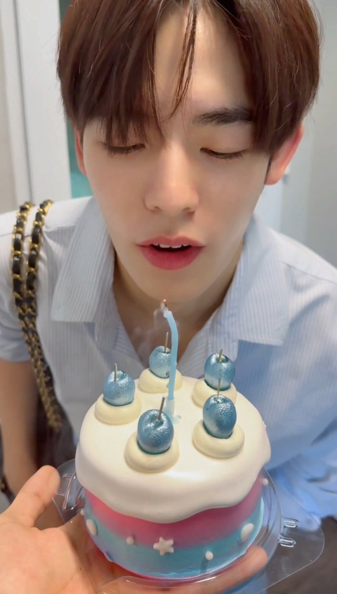 nongred🫕* tweet media