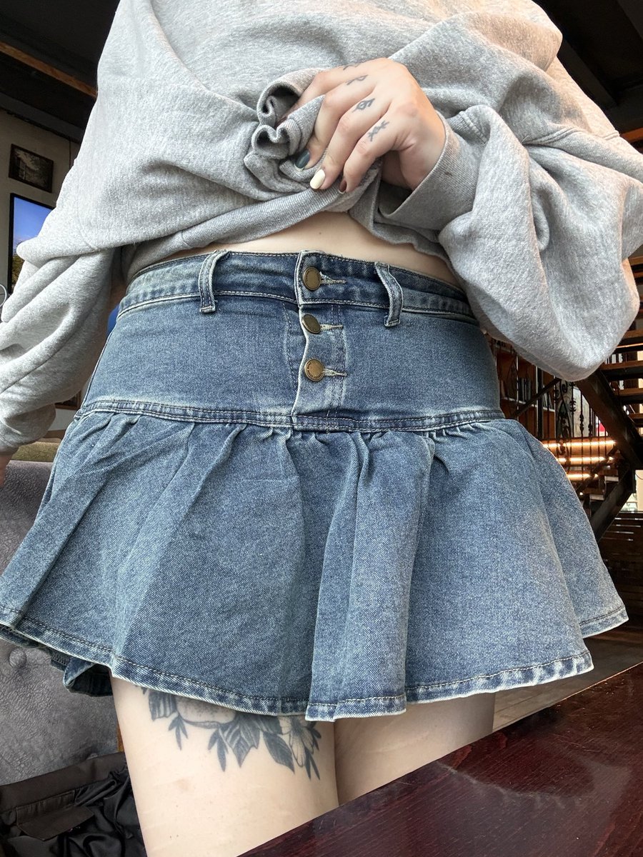 DaisyGoatMC's tweet photo. In this restaurant only one dish under this skirt 😌
Welcome to stream https://t.co/F8BI3SRpGA