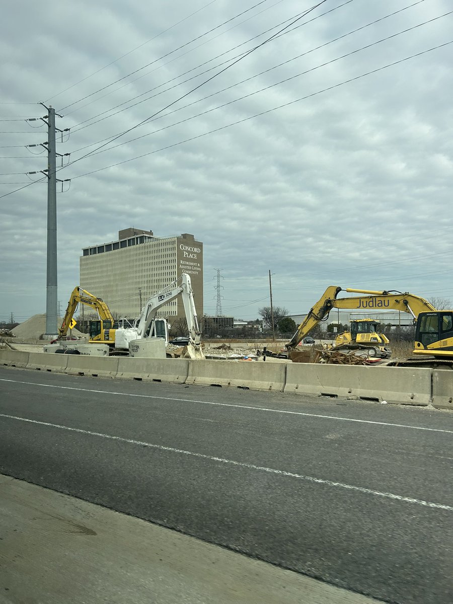 Cream sleeve tweet media