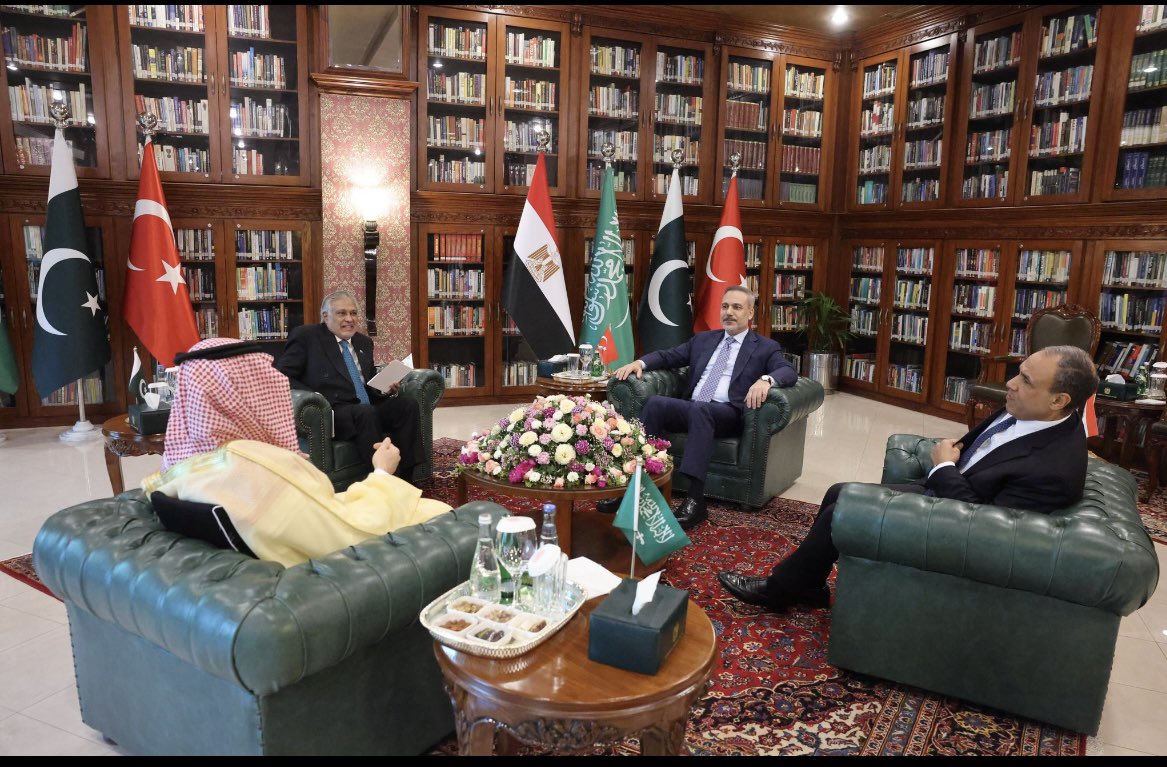 aishafarooqui7's tweet image. “Peace within &amp;amp; peace without” 
Quaid e Azam Mohammad Ali Jinnah
🇵🇰Picture of the Day
#Pakistan #RegionalSecurity
@ForeignOfficePk