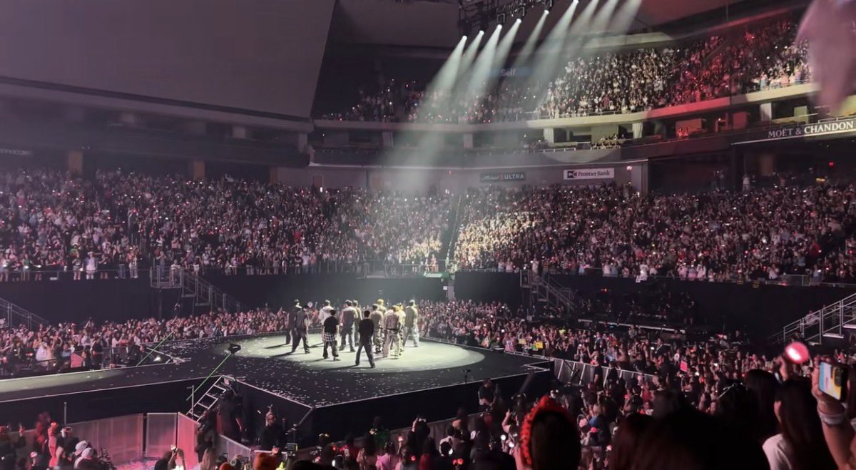meant_2be's tweet photo. @JIMINistrending @popstarduo yes. I had to go bc I had to chaperone my cousin. but they blocked off 2/3 of the top floor (mind u it’s less than 15k capacity lol) &amp; there was still empty seats. photo 2min before the concert + screenshot from a vid while they were performing.. not to mention the crowd was dead https://t.co/Kd5mB55e3M