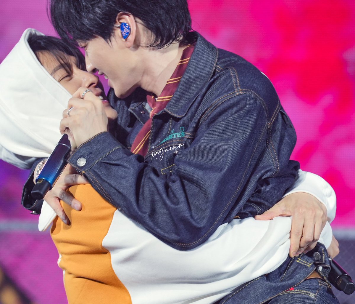 Yoongichwita's tweet photo. Cómo vas a negar que estos dos sin pareja, LA MIRADA Y LA SONRISA, si no conoces al Eunhae no puedes hablar de ships kpop, está en las escrituras https://t.co/PRy828rtD8