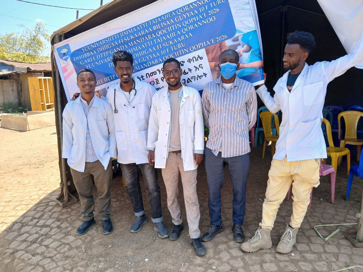JangoMohammed's tweet photo. Community service time https://t.co/67LIQqfQQ1
