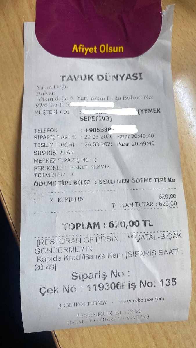 baharrhazar's tweet photo. Tavuk Dünyası’ndan verilen bir siparişte salatanın içinden örümcek çıkması kabul edilemez!

Bu olay sadece bir hata değil, açıkça gıda güvenliği sorunudur. İnsan sağlığıyla bu kadar oynanamaz.

@tavuk_dunyasi @TD_Kibris @saglikbakanligi @TCTarim https://t.co/y8F3DkTGSq