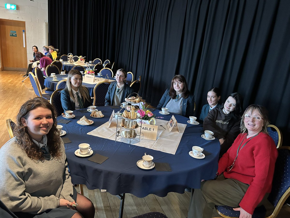 ThornhillDerry's tweet image. Curtain up! 🎭 Our Yr 14 Performing Arts students had a fantastic backstage tour of the @MillenniumForum led by Mags Anderson. A brilliant way to prepare for their A2 2 Commission Brief. Huge thanks to the team for the hospitality! 🍰✨
#Drama #belonging #believing #becoming
