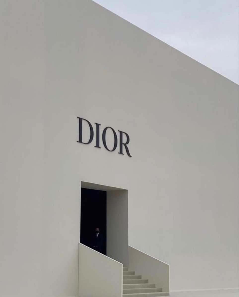 Claudia Sitara tweet media