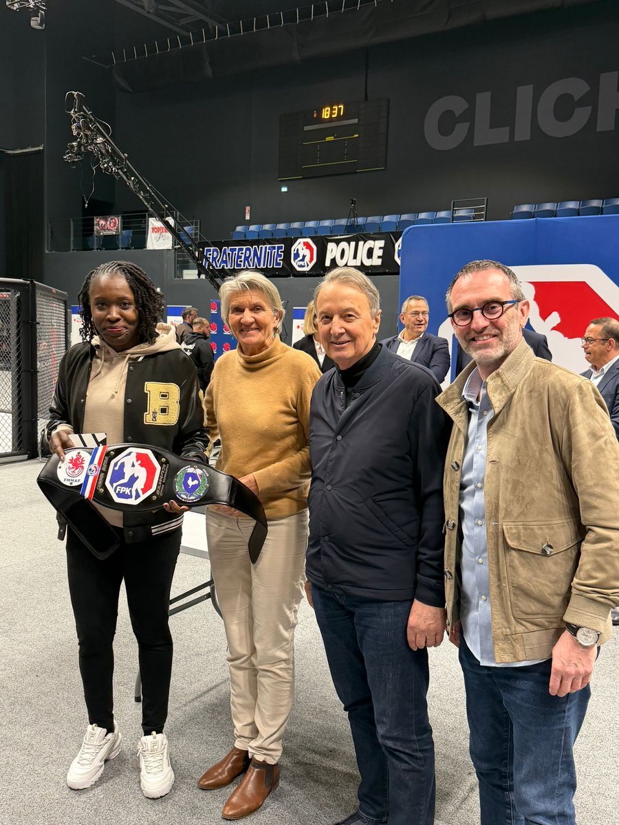 RMuzeau's tweet photo. Remise de prix au Clichy Hall 🏆
Un événement engagé en faveur des orphelins de la police et de la gendarmerie.
Fiers du partenariat @villeclichy &amp; @SPL_SeinePark
Ravi d'être aux côtés de mes adjoints @patricepinard &amp; @VeroniqueLortat
#Clichy #FraternitéPolice #Sécurité #MMA https://t.co/1zYx5hKzwJ