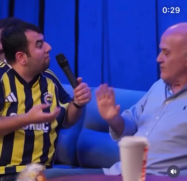 İnstagramda sürekli, içlerinde Fenerbahçe formalı Mustafa isimli biri dahil çok sayıda zeka engellinin bulunduğu bir program çıkıyor. Daimi konuklar (biri hariç) zeka engelliler. Bunlara güldüklerine göre muhtemelen seyirciler de zeka engelli. Yazık yani. Ülkenin ortalaması bu