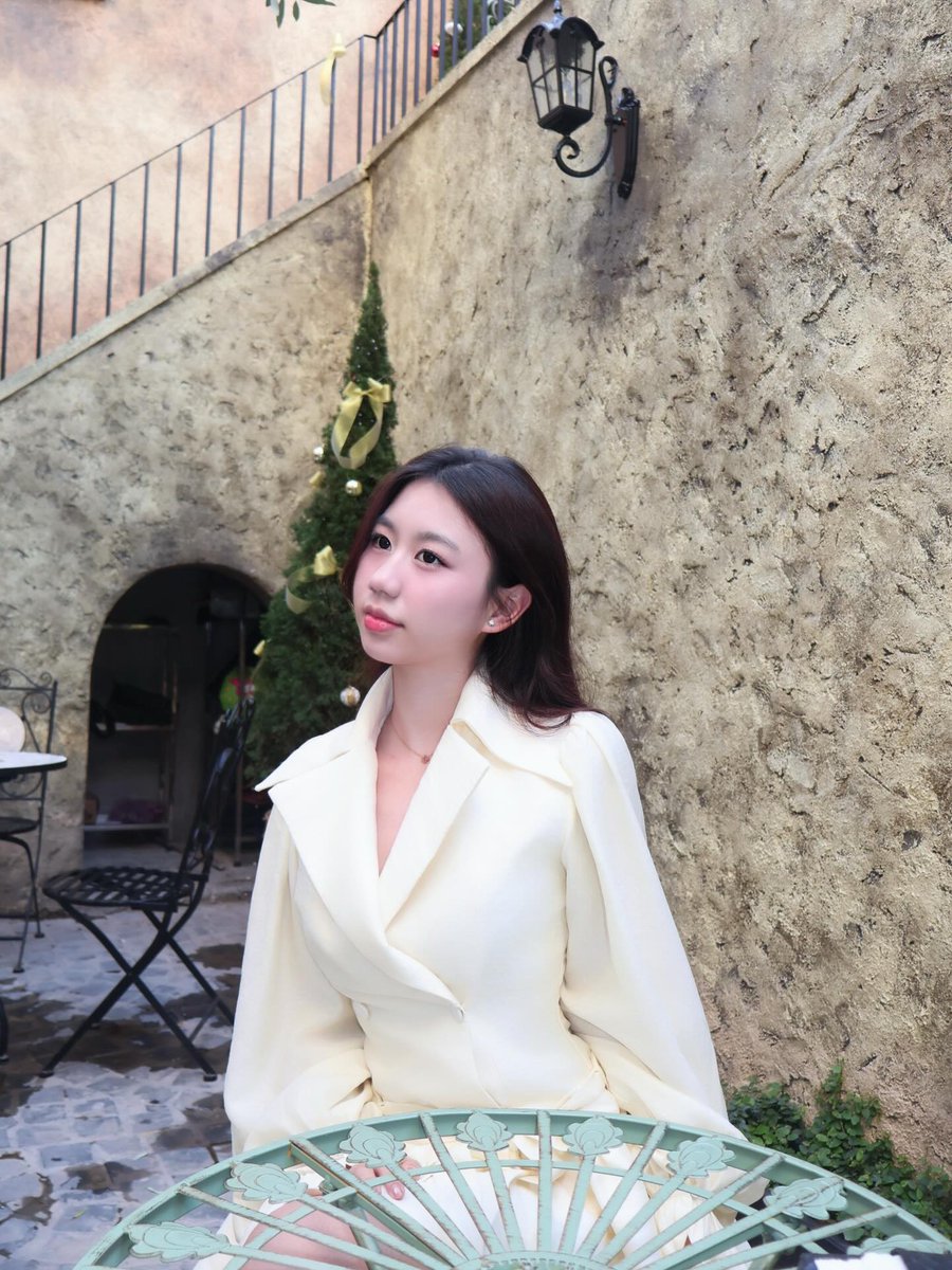 NEXT_STAR_FUCK tweet media