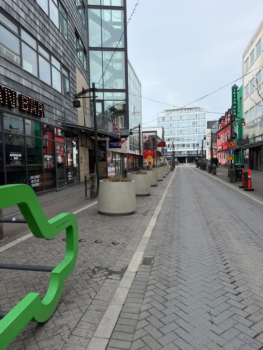 Nafnlaus aðgangur skrímsladeildarinnar tweet media