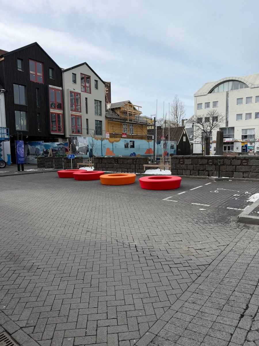 Nafnlaus aðgangur skrímsladeildarinnar tweet media